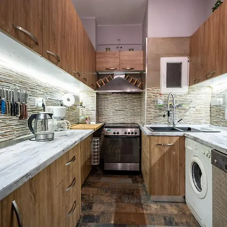 Attica Train Station 2 Bedrooms 4 Pers. Apartment
