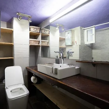 Apartment Attica Train Station 2 Bedrooms 4 Pers.